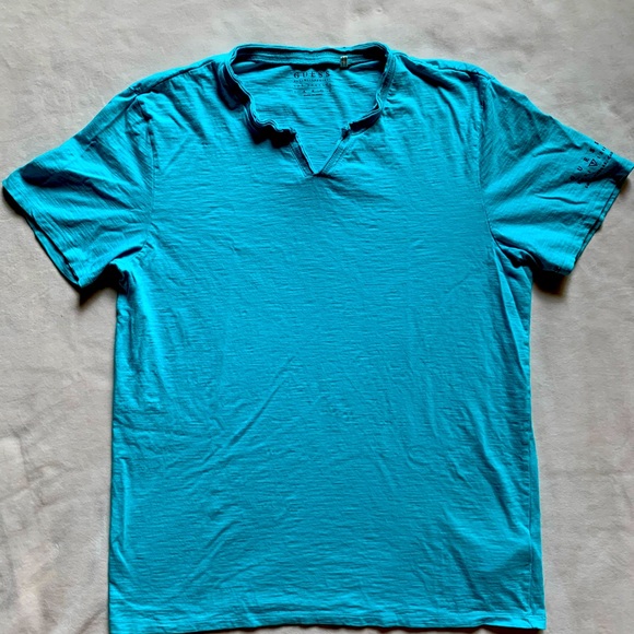 Guess short sleeve V-neck - Picture 2 of 4
